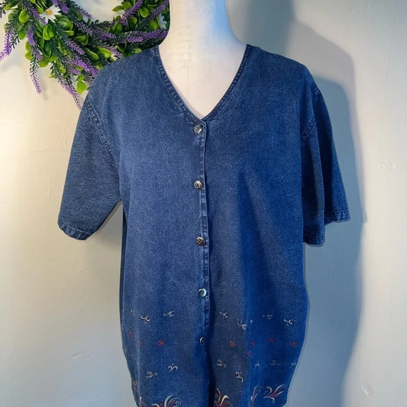 Carolina Bay,L, embroidered,button front short sl denim vneck shirt, 100% cotton - Picture 6 of 7